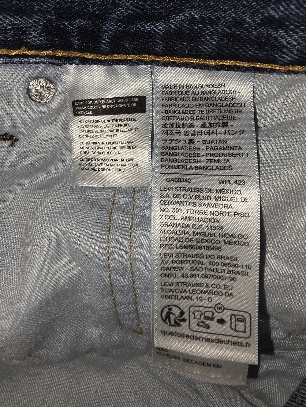 Levi's Relaxed Fit Tapered Leg Men's Jeans in Medium Blue Wash 42/34